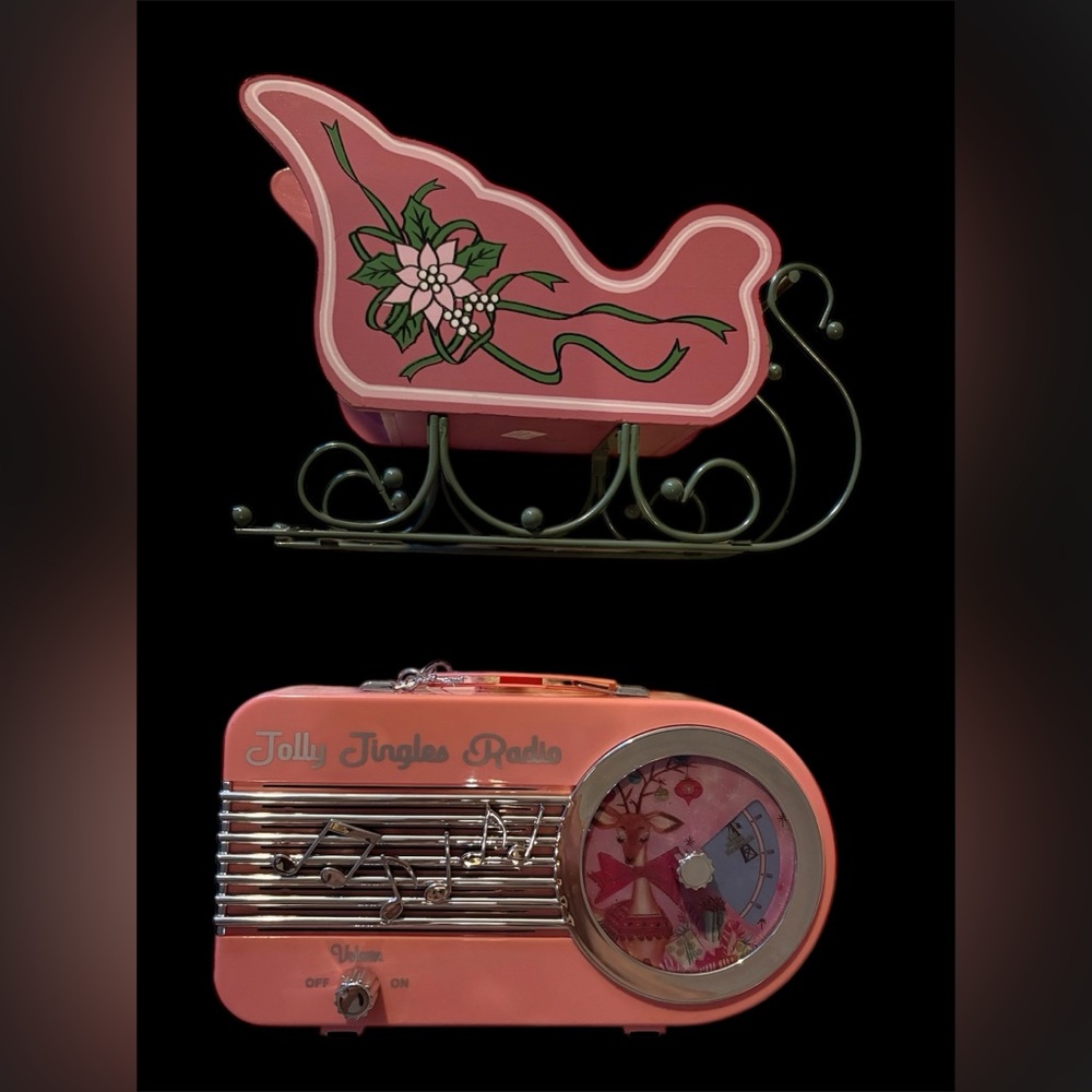 CHRⵊSTMAS 🎄 Vintage Pink Sleigh & Retro Radio